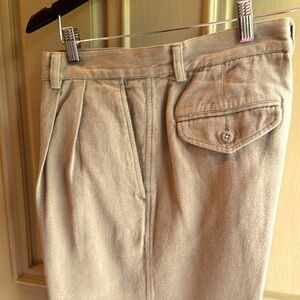 Men’s vintage pleated tan cotton cuffed slacks. Size w33 l 30
